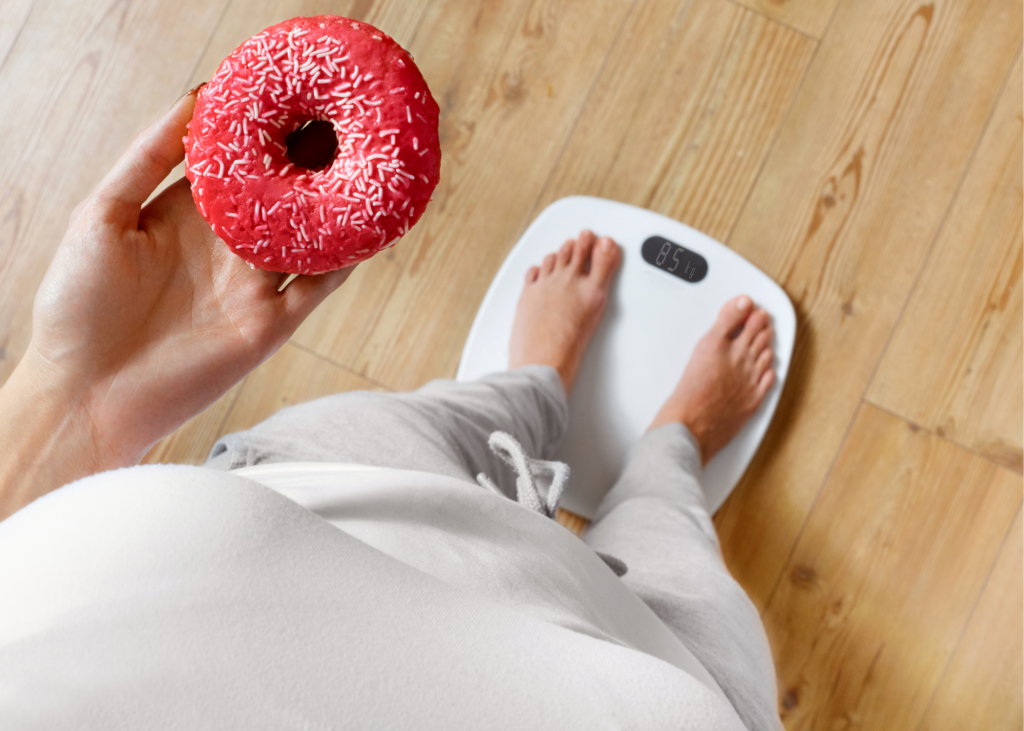 Akta Liv - endocrinologia e emagrecimento - obesidade e metabolismo - pessoa obesa - balança - doce