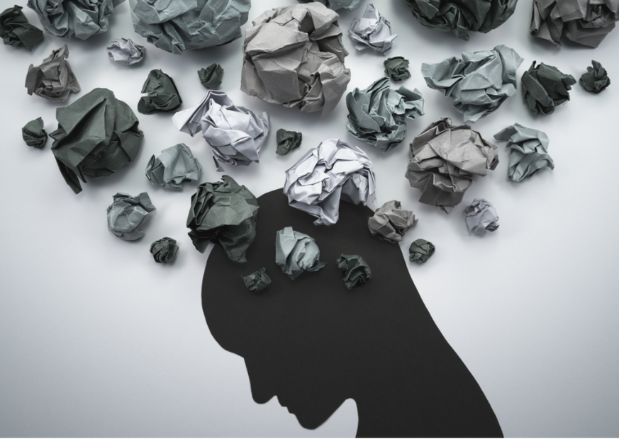 AKTA-Liv-Psicologia-Saúde-Mental-Efeitos-Psicológicos-Pandemia-sombra-pessoa-muitos-pensamentos