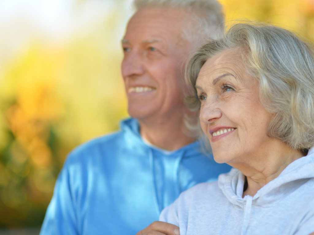 AKTA-Liv-Endocrinologia-Integrada-Fisioterapia-para-doença-de-parkinson-casal-idoso-feliz